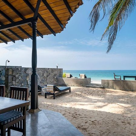 Blue Parrot Beach Villa Ambalangoda  Ngoại thất bức ảnh