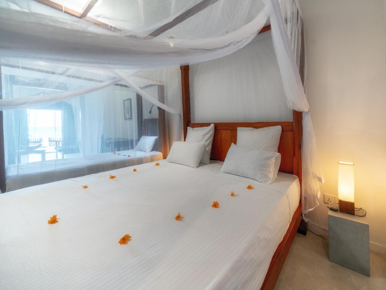 Blue Parrot Beach Villa Ambalangoda  Ngoại thất bức ảnh
